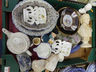Lot 83 - A collection of ceramics to include a delft...