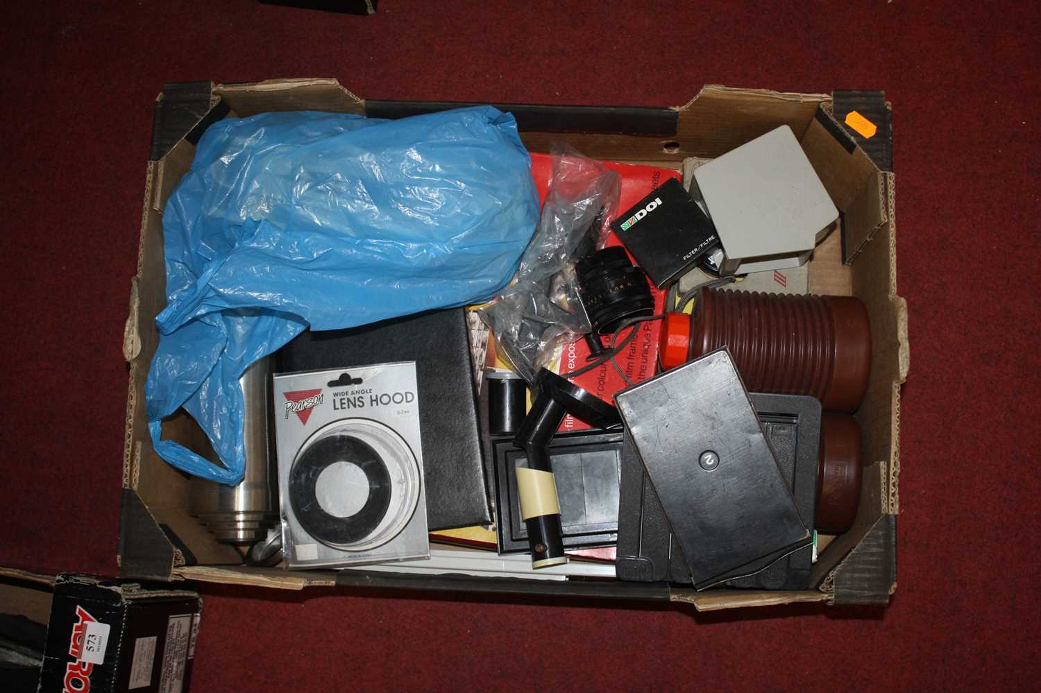 Lot 572 - A collection of vintage photography equipment