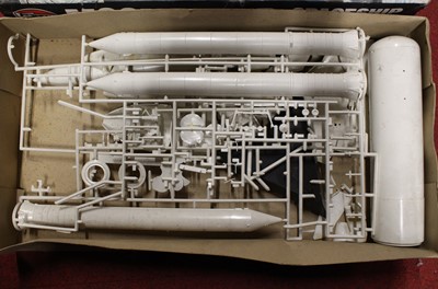 Lot 1534 - An Airfix Moonraker spaceship plastic kit, and...