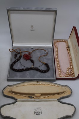 Lot 349 - A Pompadour Pearls faux pearl single string...