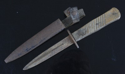 Lot 534 - A WW I German Nahkampfmesser (Trench knife),...