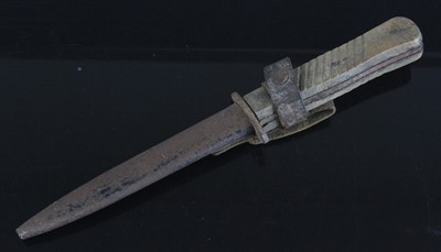 Lot 534 - A WW I German Nahkampfmesser (Trench knife),...