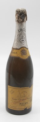 Lot 1234 - Verve Clicquot Ponsardin dry, 1953, Champagne,...