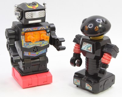 Lot 1730 - A pair of Chinese plastic battery operated robots