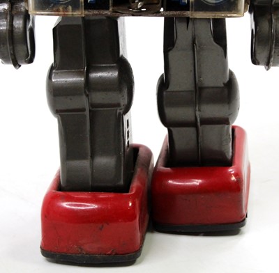 Lot 1723 - An SH Toys of Japan tin plate and battery...