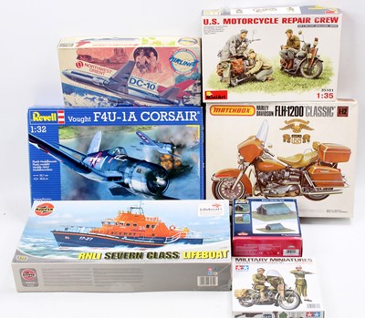 Lot 1768 - A collection of 7 mixed scale model kits with...