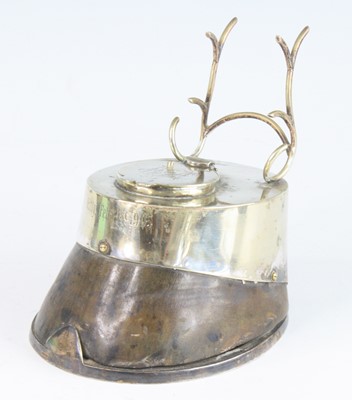 Lot 786 - An Edwardian horse hoof inkwell, having a...