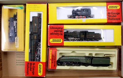 Lot 525 - Five various boxed Hornby Minitrix N gauge...