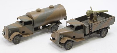 Lot 1594 - 2 Triang Minic tinplate and clockwork models...