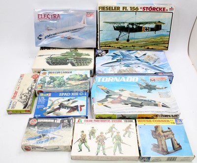 Lot 1767 - One box of boxed mixed scale military kits to...