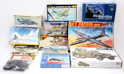 Lot 1745 - One box of mixed scale plastic military kits...