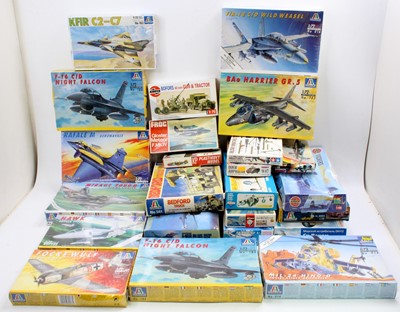 Lot 1769 - Two boxes of mixed scale plastic military...