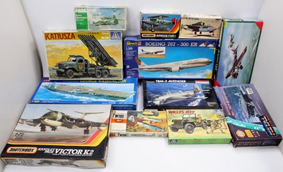 Lot 1746 - One box of plastic military interest aircraft...