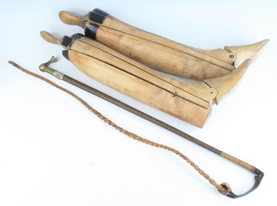 Lot 784 - A mid-20th century riding crop, having a...