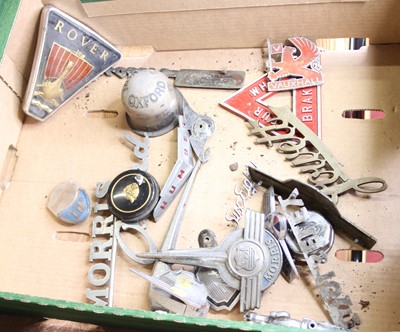 Lot 3059 - Assorted vintage car badges, to include Morris,...