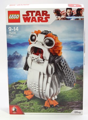 Lot 1672 - 9338 A Lego Star Wars No. 75230 Porg, factory...