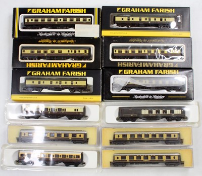 Lot 646 - A collection of various Graham Farish N gauge...