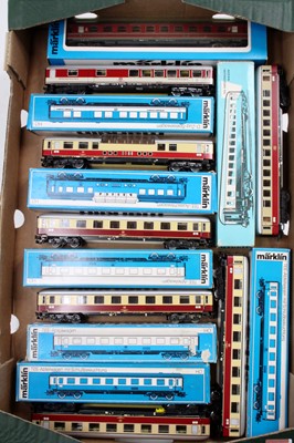 Lot 679 - A collection of Marklin H0 scale German...