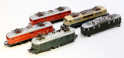 Lot 708 - One tray of Marklin H0 scale electric...