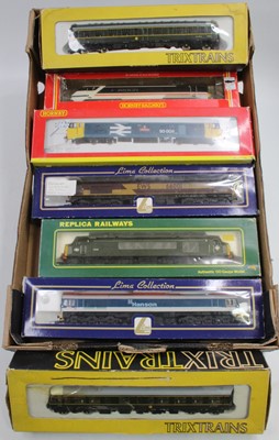 Lot 722 - One tray containing seven boxed diesel and EMU...