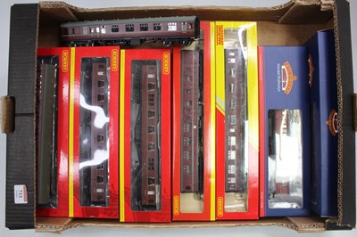 Lot 733 - One tray containing a quantity of Hornby and...