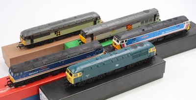 Lot 746 - One tray of loose 00 gauge diesel locomotives,...