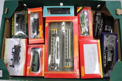 Lot 755 - One tray of loose and boxed 00 gauge...