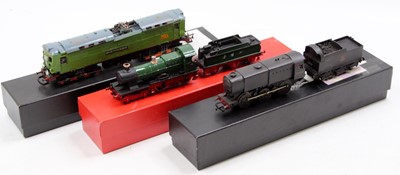 Lot 771 - A collection of three various kit built and...