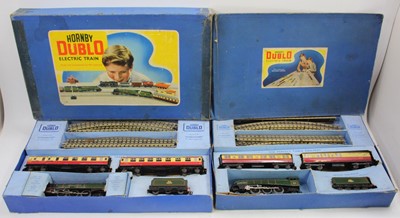 Lot 791 - A Hornby Dublo 00 gauge boxed train set group...