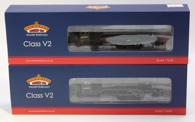 Lot 330 - A Bachmann 21 DCC 00 gauge locomotive group to...