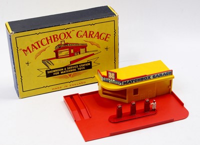 Lot 1336 - A Matchbox Lesney MG1 Garage, Showroom &...