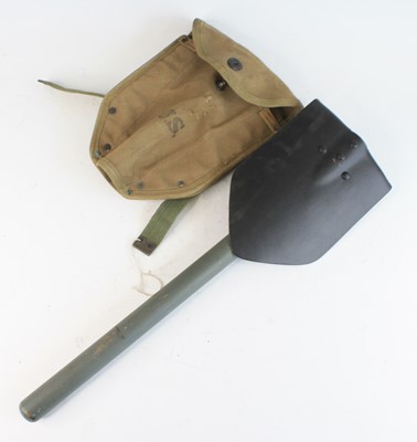 Lot 625 - A post WW II U.S. Army entrenching tool, in an...