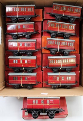 Lot 249 - 1954-8 Hornby 0-gauge eleven No.41 coaches,...