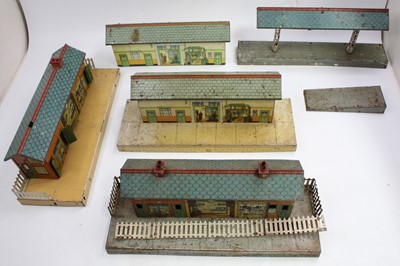 Lot 252 - Large tray containing Hornby 0-gauge stations,...