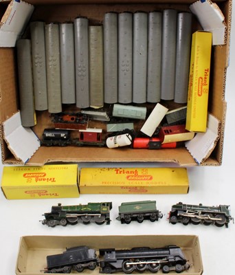 Lot 581 - Collection of Triang TT gauge comprising T91...