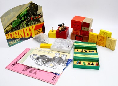 Lot 276 - A box of Hornby 0-gauge accessories: Dinky...