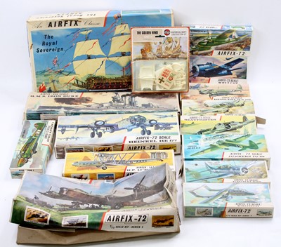 Lot 1761 - Collection of mixed scale Airfix Military...