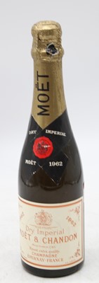 Lot 1256 - Moët & Chandon dry Imperial, 1962, Champagne...