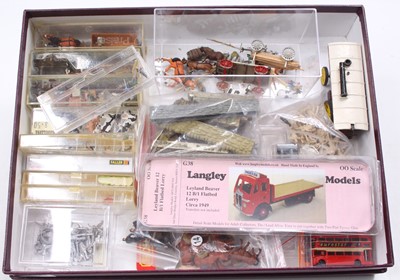 Lot 399 - Tray of mixed HO and OO Gauge lineside...