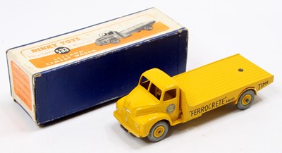 Lot 1166 - Dinky Toys 533, Leyland cement wagon, deep...