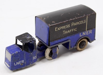 Lot 1184 - Dinky Toys 33R mechanical horse and box van...