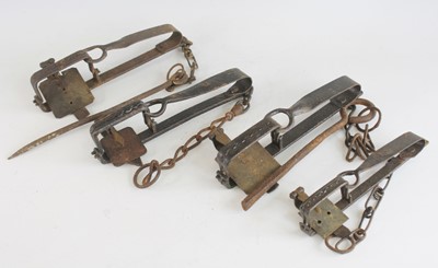 Lot 829 - A 19th century steel rabbit gin trap, having 4"...