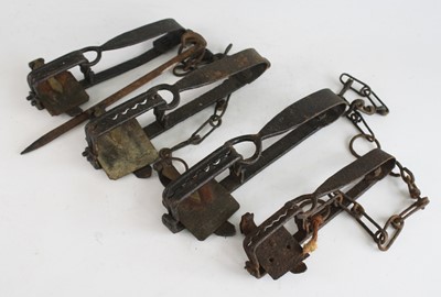 Lot 829 - A 19th century steel rabbit gin trap, having 4"...