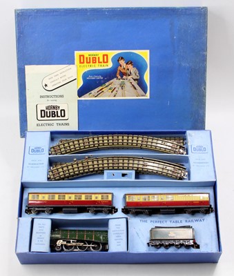 Lot 492 - Hornby-Dublo 3-rail EDP11 passenger set...