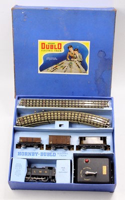 Lot 438 - EDG7 Hornby-Dublo 3-rail Tank Goods set...