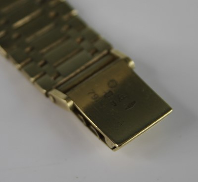 Lot 2219 - A lady's Omega 14ct gold cased quartz bracelet...
