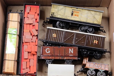 Lot 181 - Seven goods wagons: Kit built GW bogie bolster...