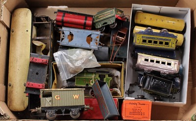 Lot 189 - Large tray of mainly Hornby 0-gauge items most...