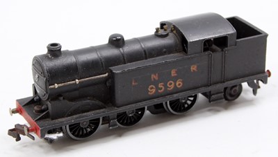 Lot 595 - Post-war EDL7 Hornby-Dublo 0-6-2, 3-rail tank...