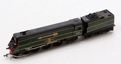 Lot 617 - Graham Farish Bullied Pacific 4-6-2 loco &...